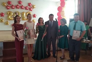 Депутаты пожелали выпускникам доброго пути